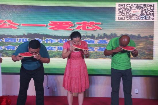 娱乐圈，这个光鲜亮丽、光彩夺目的行业，背后却总是隐藏着不为人知的黑暗面。许多明星的成功不仅仅靠的是努力与才华，还有一些让人无法想象的“黑料”。这些黑料犹如一颗颗重磅炸弹，时不时地爆出，让人既震惊又好奇...…