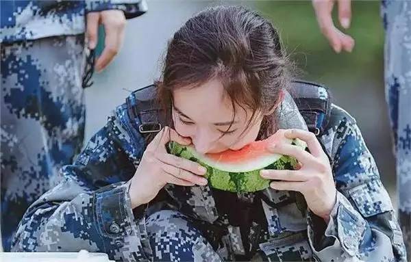 吃瓜网爆黑料：揭秘娱乐圈背后的不为人知的真相